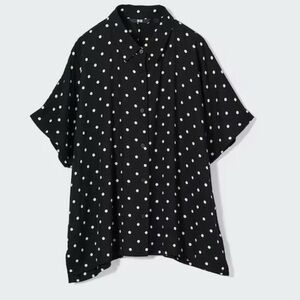 Uniqlo Black and White Polka Dot Button Down Shirt